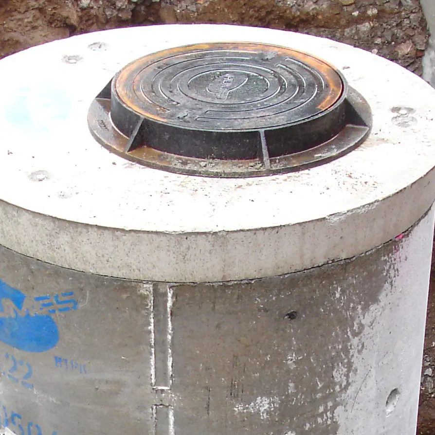 Humes manhole cover on site v2